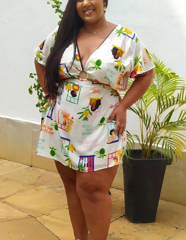 Macaquinho vestido Bruna, estampa doce vizinhança 
detalhes em renda guipir